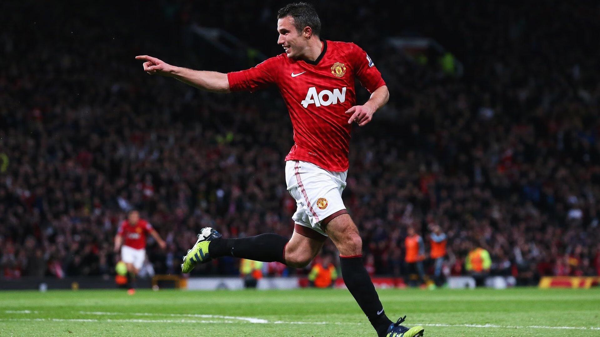 欧冠赛前暖心插曲，博德闪耀主帅亲手为记者打印名单，务实作风引